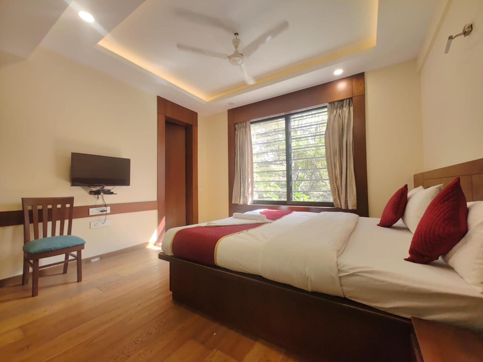 Sun Solitaire Pune Exterior foto